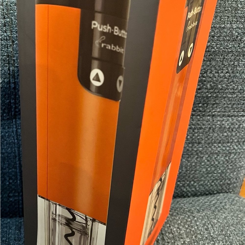 New In Box Push-Button Rabbit Electric Corkscrew With Built-In Foil Cutter. - Picture 5 of 7